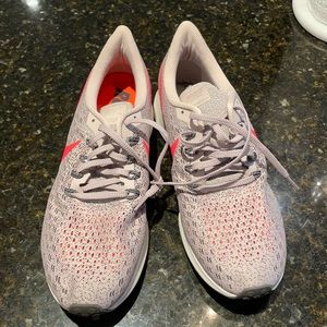 Men’s Nike zoom Pegasus 35 sneakers size 11.5 NW!!